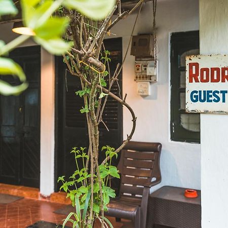 Rodrigues Guest House Калангут Экстерьер фото